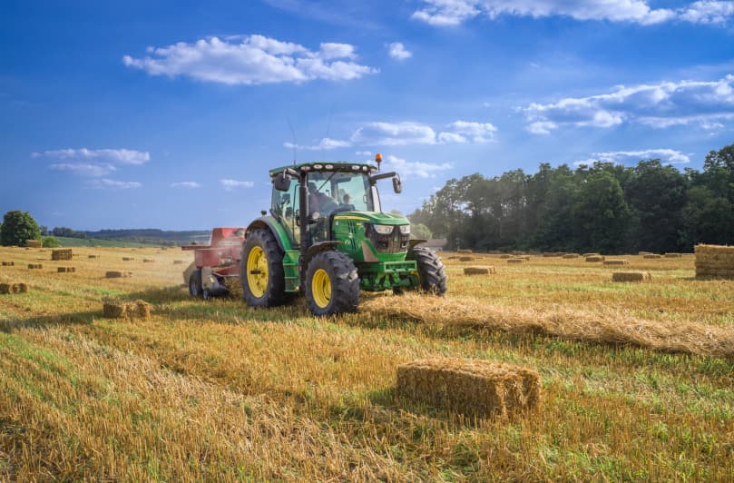 Why the 1 Series John Deere Tractor Outshines the Competition: A Comparison with Kubota