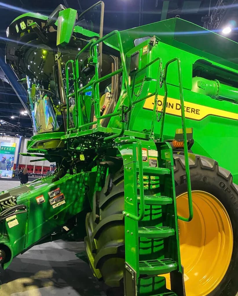 John Deere Reveals S7 Series Combines at 2024 Commodity Classic